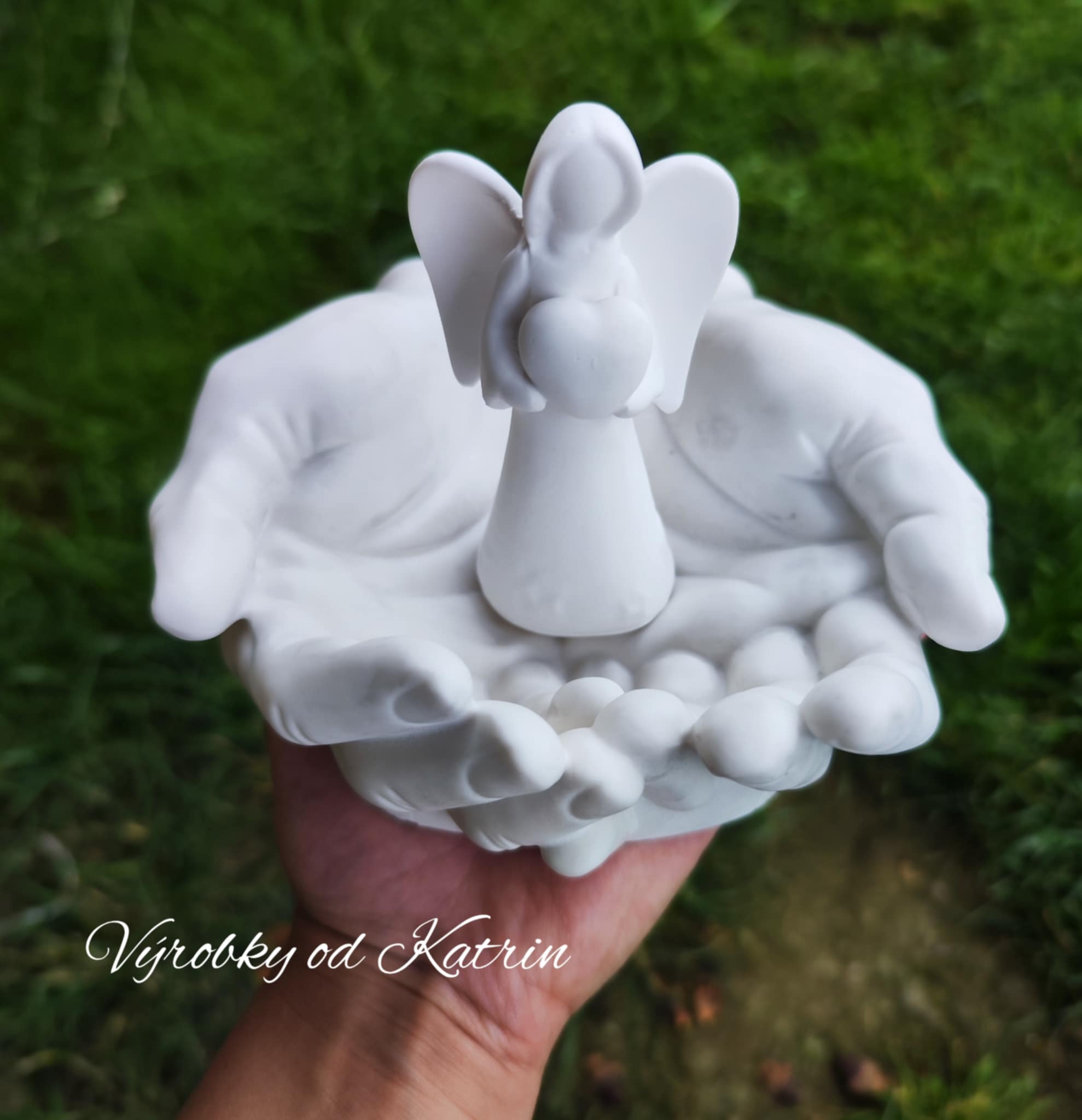 Krásné dlaně s andělíčkem - dekorace na hrob