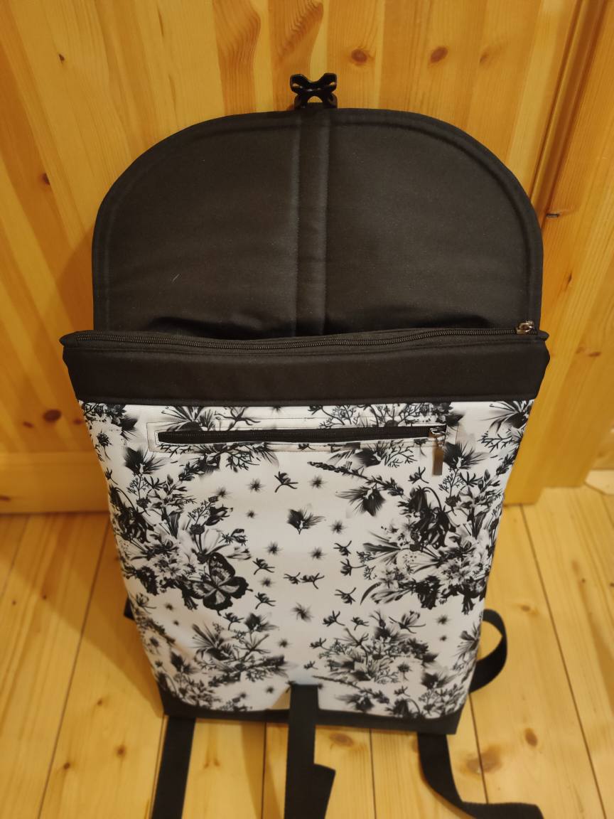 Hnědý batůžek s klopou od HodRa