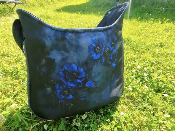 Kabelka Aura - modrá s květy